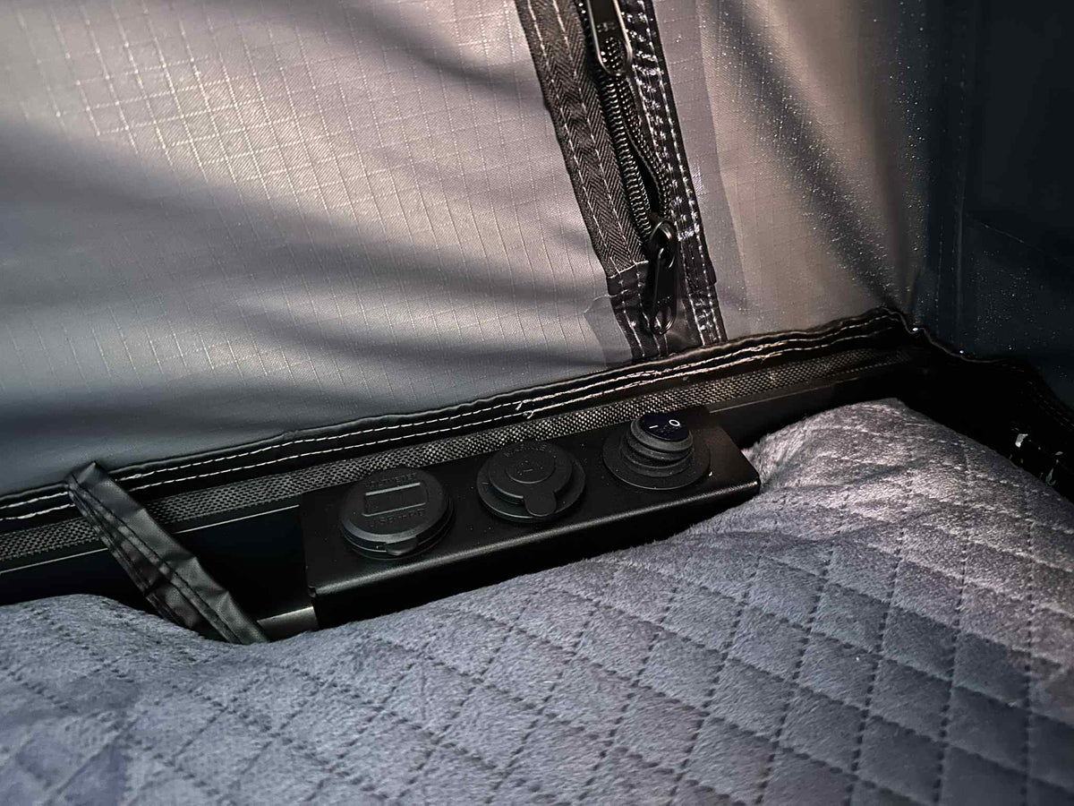 ROOF TOP TENT 5CM MATTRESS 60CM LED LIGHT OPENING 210X142X120CM