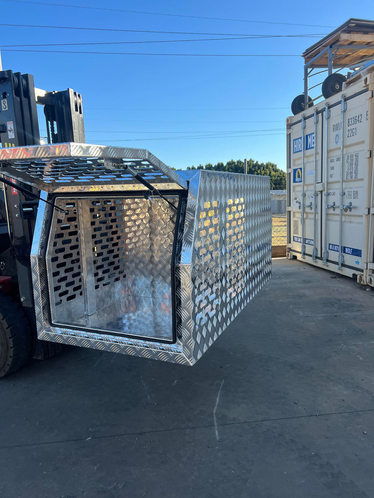 STAFFORD INDUSTRIAL DOGBOX 900MM X 1780MM X 860MM CHECKER PLATE CANOPY