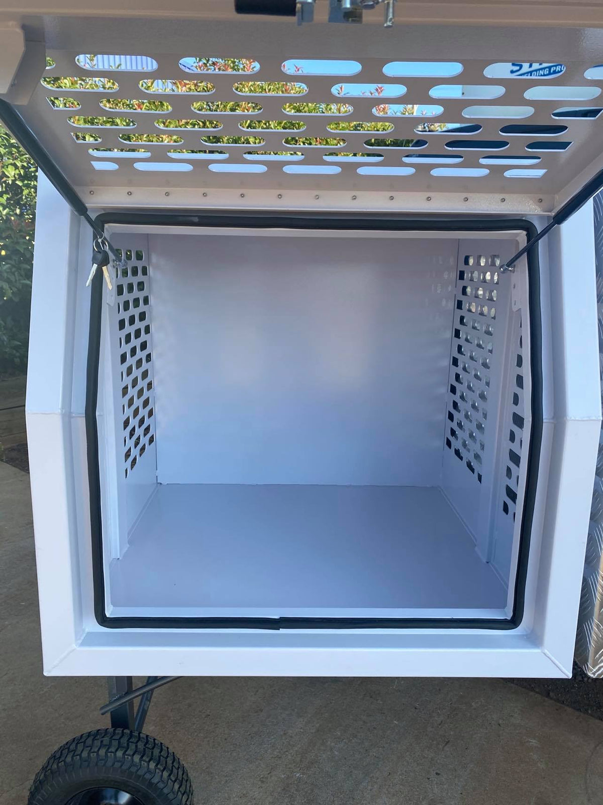 STAFFORD INDUSTRIAL DOGBOX 900MM X 1780MM X 1000MM WHITE CANOPY