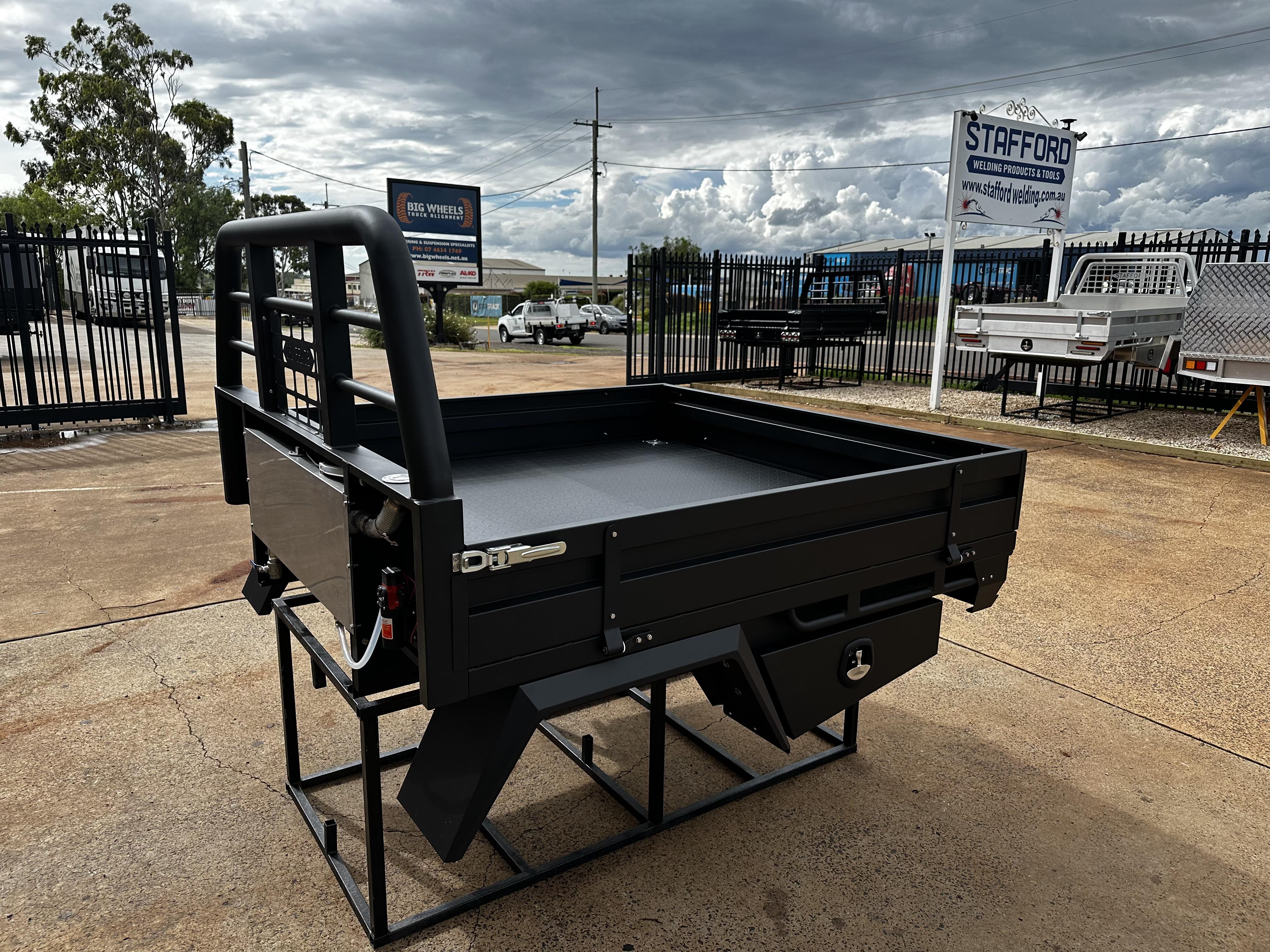 STAFFORD INDUSTRIAL 1800MM STEEL UTE TRAY PACKAGE BLACK