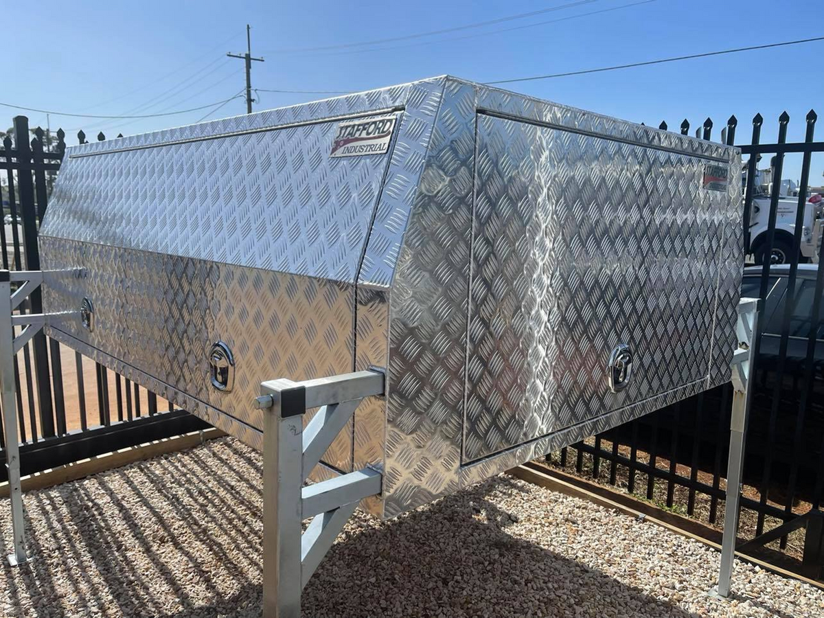 STAFFORD INDUSTRIAL CANOPY 2400X860X1780 CHECKER PLATE 3MM 3 DOORS