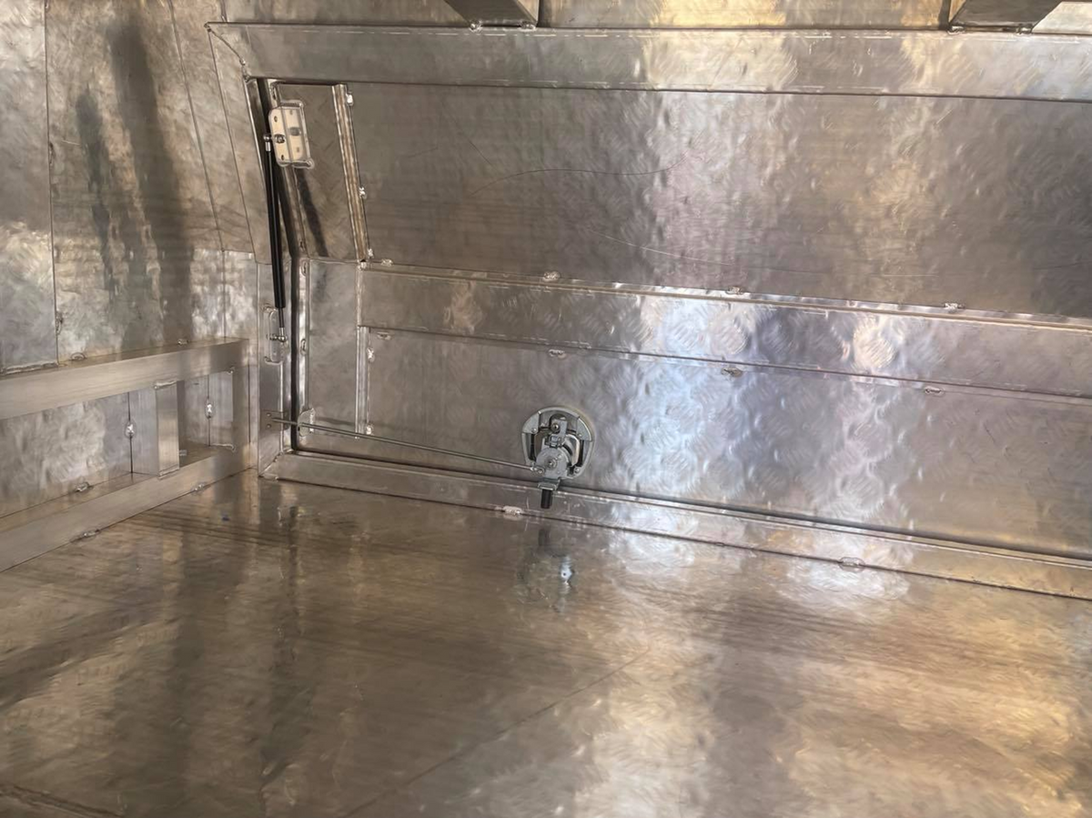 STAFFORD INDUSTRIAL CANOPY 2400X860X1780 CHECKER PLATE 3MM 3 DOORS