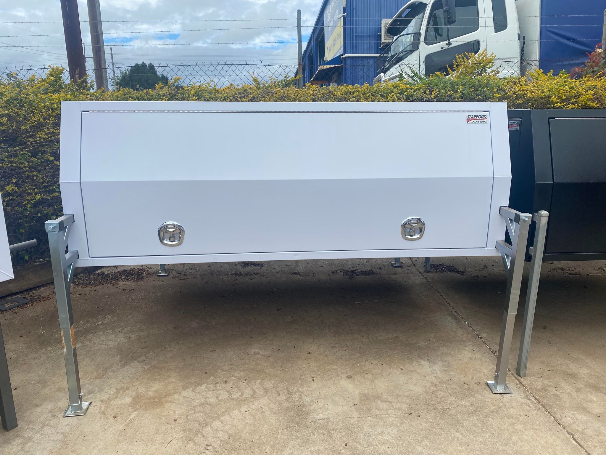 STAFFORD INDUSTRIAL CANOPY 2400X860X1780 WHITE 3MM 3 DOORS