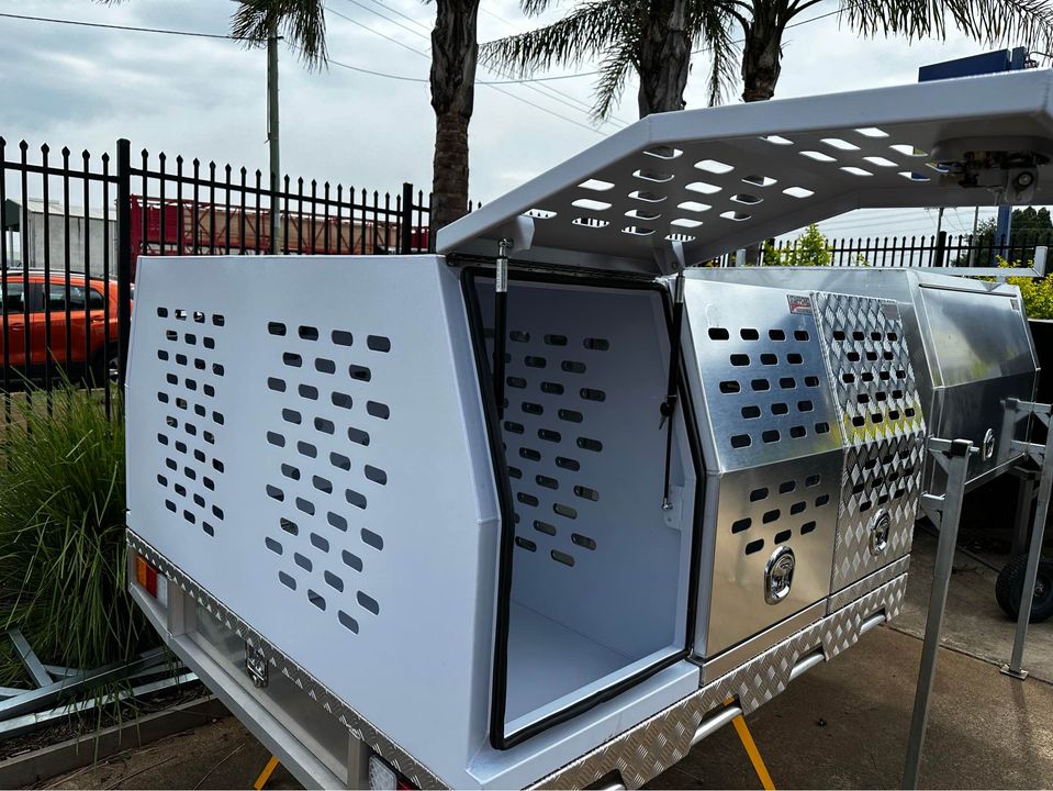 STAFFORD INDUSTRIAL (FULL DOGBOX) 600MM X 1780MM X 860MM WHITE CANOPY